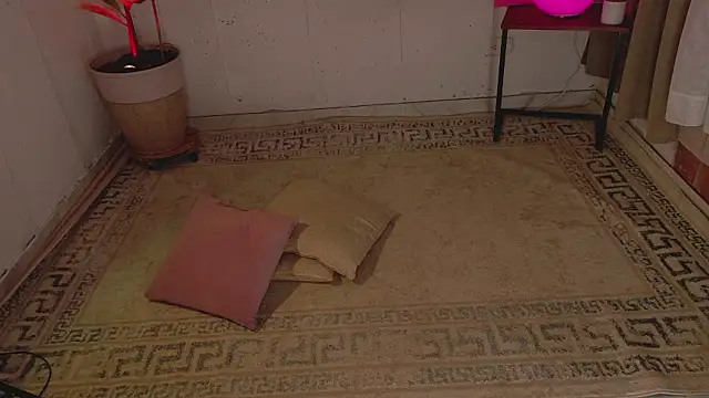 carolinerousev's cam snapshot