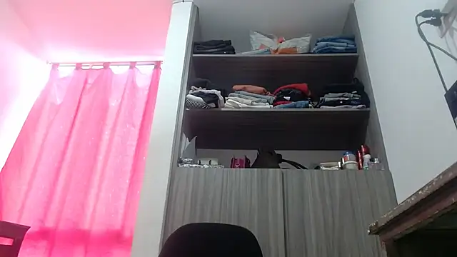 nicolle_milf1978's cam snapshot