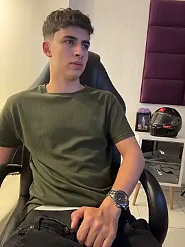 AdrianRinaldi live sex cam