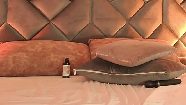 Luisa0110 live sex cam