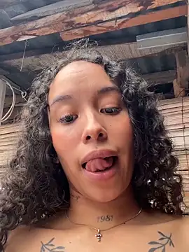 MarieLeon's cam snapshot