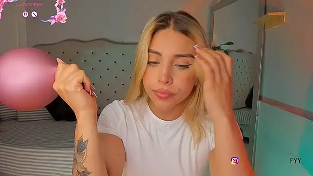 charlotte__grey's cam snapshot