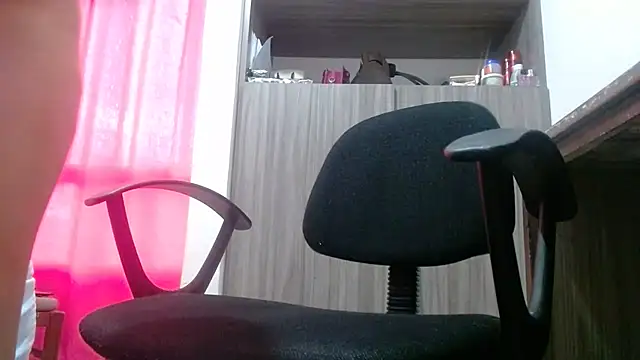 nicolle_milf1978's cam snapshot