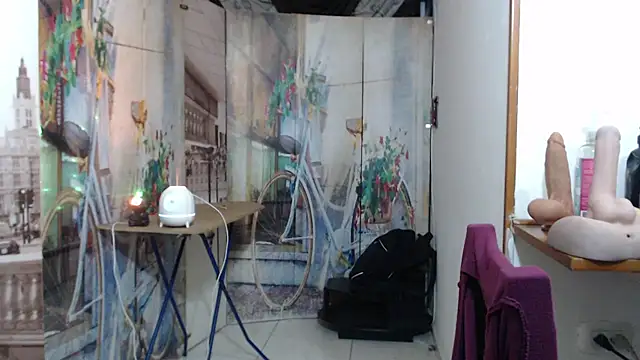 curly_greeneyed's cam snapshot