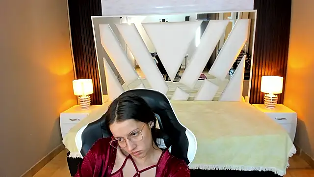 Linda4Petite's cam snapshot