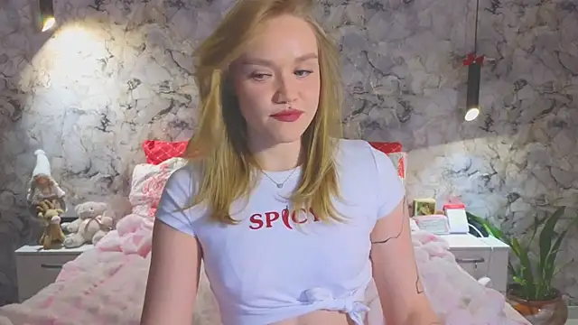 Aurora_Golden1's cam snapshot