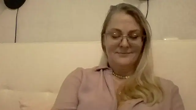 Emilia99's cam snapshot