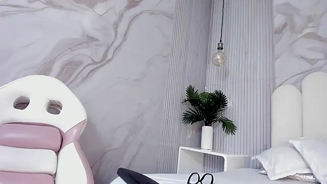 CHLOE_BLOWJOB's cam snapshot