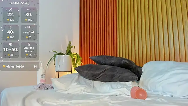 angie_leonn's cam snapshot