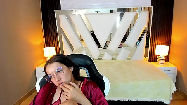 Linda4Petite's cam snapshot