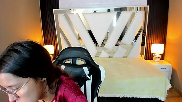 Linda4Petite live sex cam