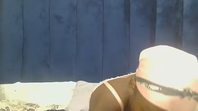 SlimBitch202's cam snapshot