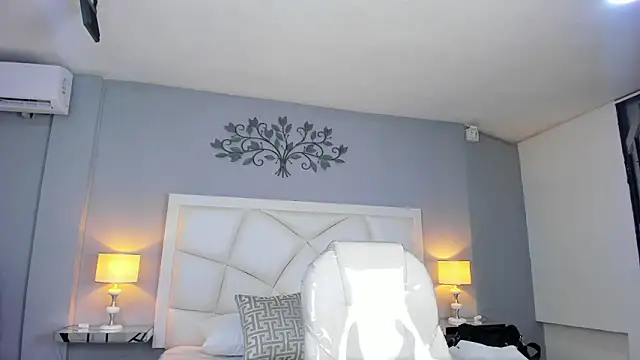 Miss_Francheska's cam snapshot