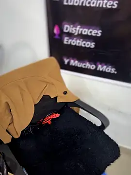 -Mia1's cam snapshot