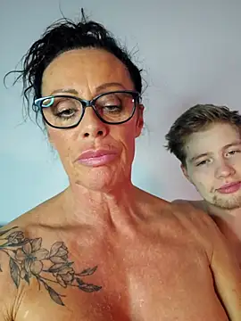 Misses-Cougar live sex cam