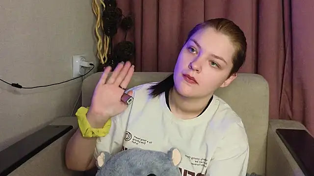 BevHanni's cam snapshot