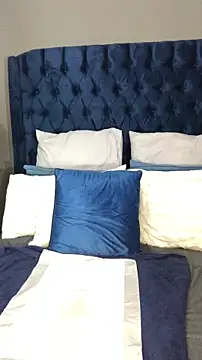 SultryBusty's cam snapshot