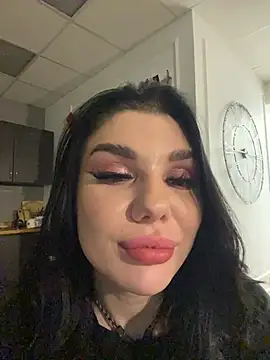 MaeveMoon live sex cam