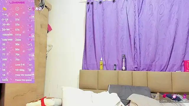 lilybaudyn_'s cam snapshot