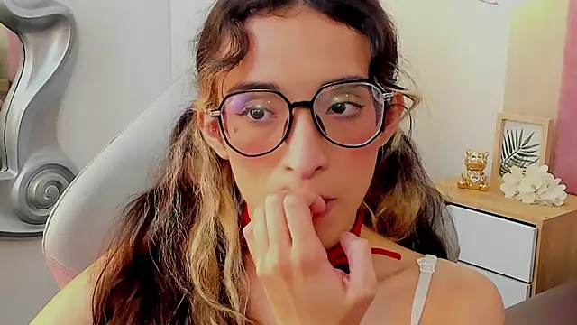 Emilia_Bons's cam snapshot