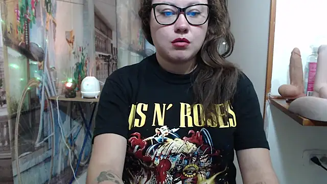 curly_greeneyed's cam snapshot