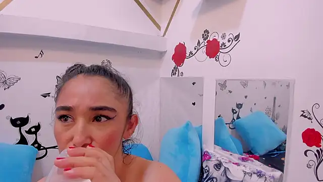 charlotte-11's cam snapshot