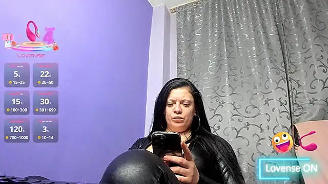 AdriannaLily's cam snapshot