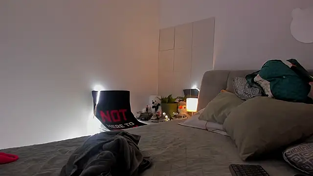 Larisa_low's cam snapshot