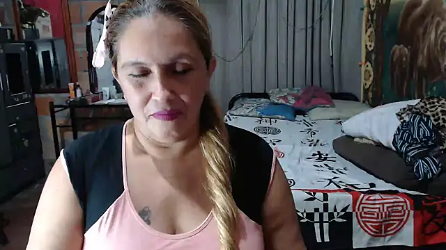 mom_son_dirty's cam snapshot