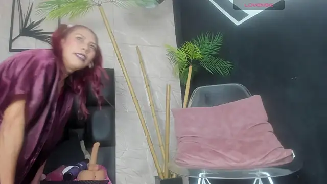 karla_ruso's cam snapshot