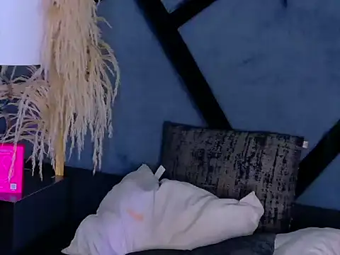 LucyLeah's cam snapshot