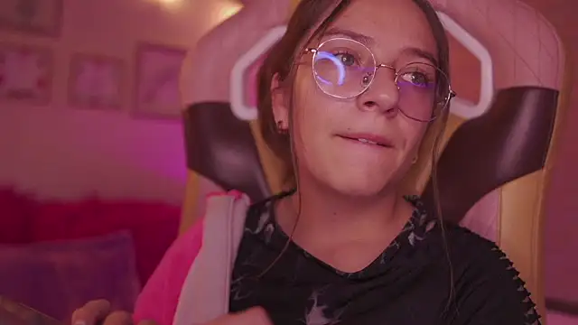 milly_kenner's cam snapshot