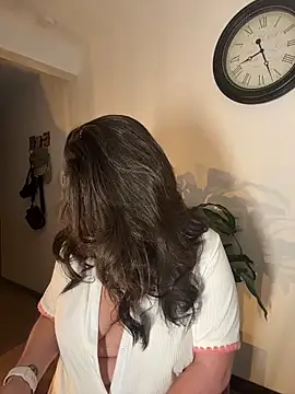 sukhakunis1 live sex cam