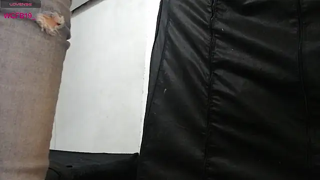 NaughtyBarbie19 live sex cam