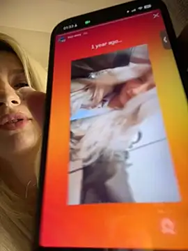 Ella_Charm's cam snapshot