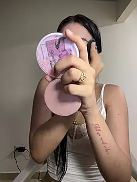 Emi_blair's cam snapshot