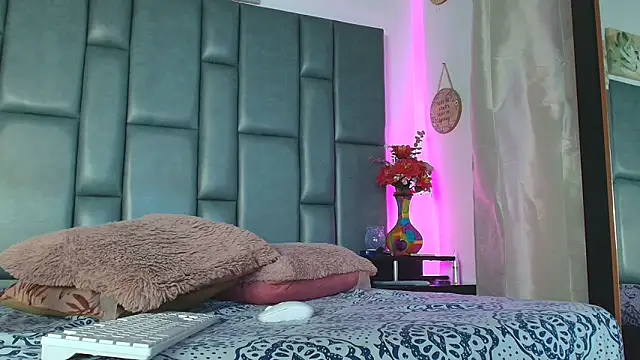 TashaNaughty4u's cam snapshot