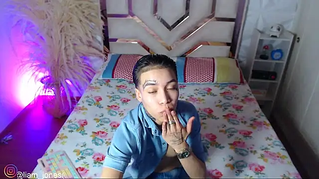 Jonesliam23's cam snapshot