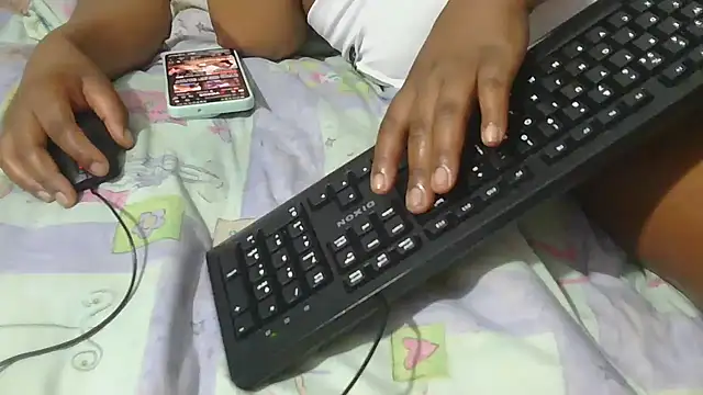 ExtraThicJuicy's cam snapshot