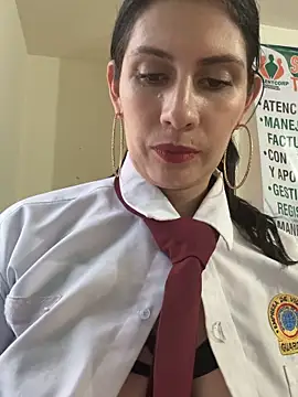 Alysson-- live sex cam