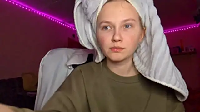 KarinRobertson live sex cam