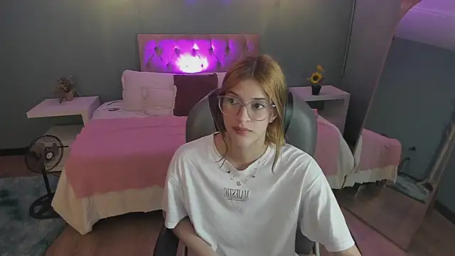 Nora_Vennucci live sex cam