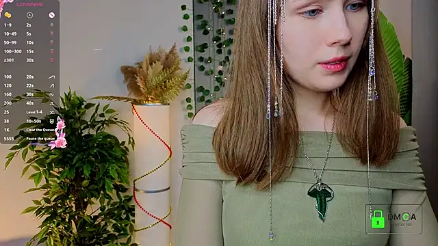 ShannaRois live sex cam