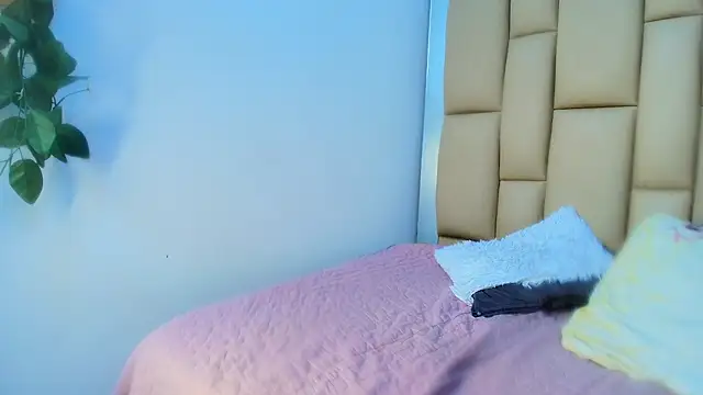 lil_miia's cam snapshot