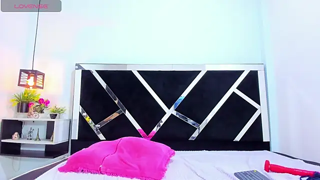 iisabella_noa's cam snapshot