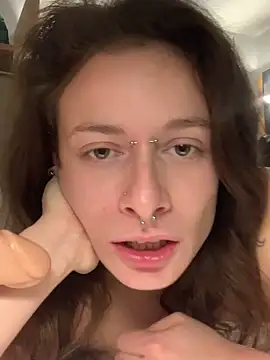 GoldenPussy1329's cam snapshot