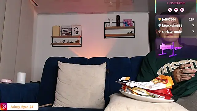 ashely_ryan24's cam snapshot