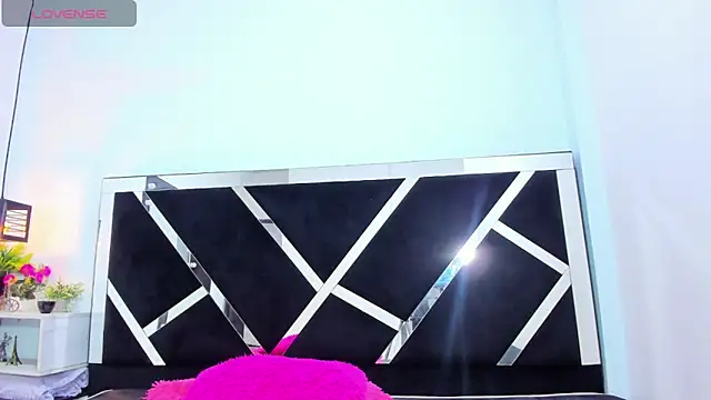 iisabella_noa's cam snapshot