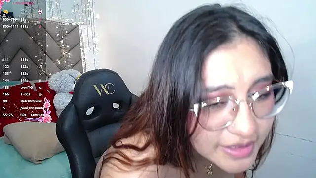 heluejamil's cam snapshot