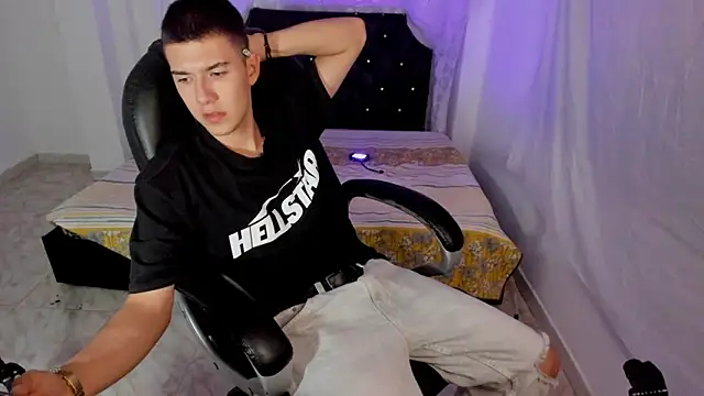 Aleck_Boy's cam snapshot